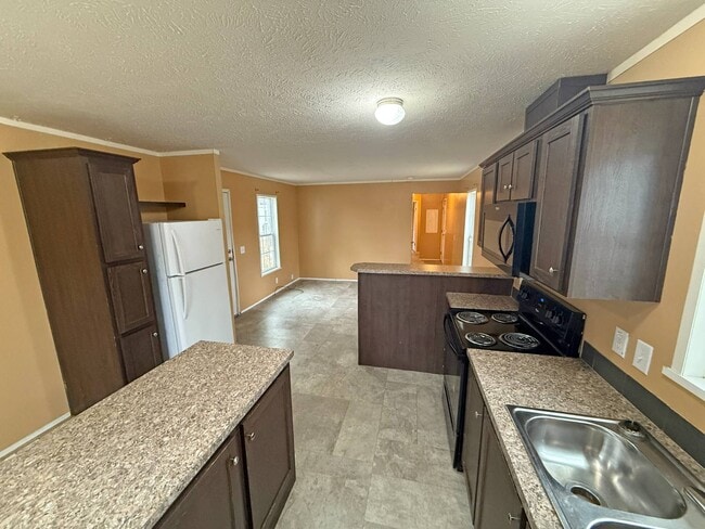 Building Photo - 2501 N Apperson Way