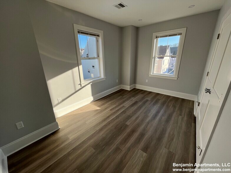 Building Photo - 80 N Beacon St