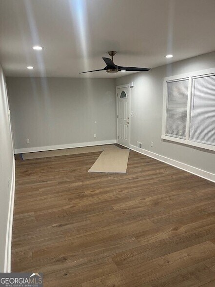 Building Photo - 635 Birchwood Ln SW