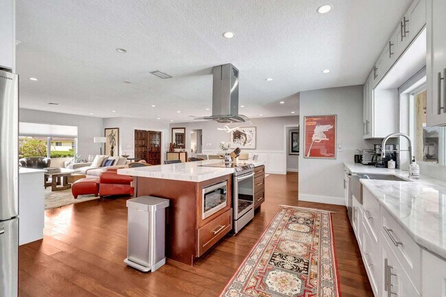 Building Photo - 5660 Golfway Dr
