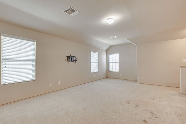 Building Photo - Ready to move in!