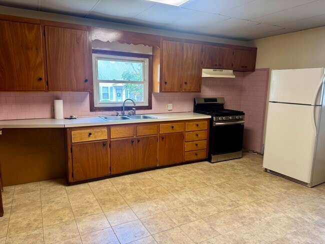 Building Photo - 148 Maxfield St