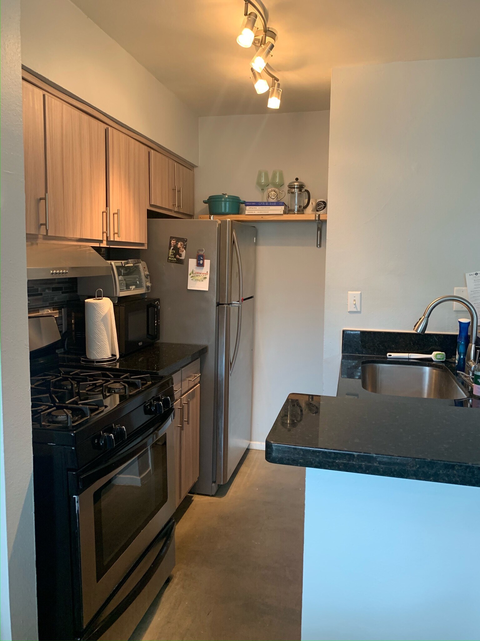 Kitchen - 1202 Newning Ave