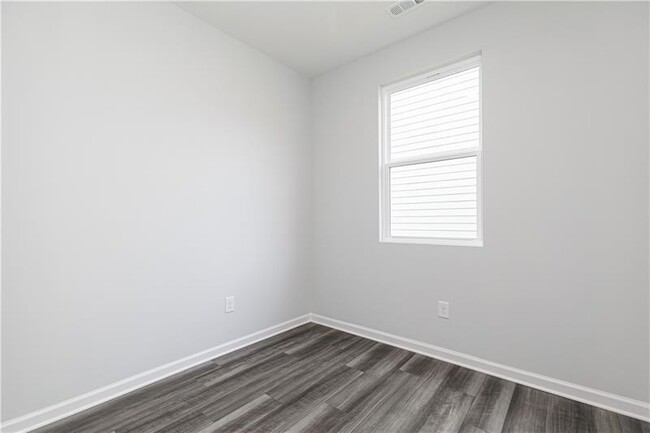 Building Photo - 3065 Cambridge Ml St