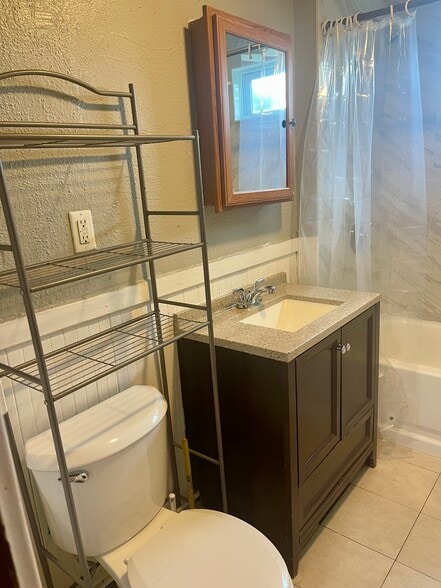 Bathroom - 348 Rollstone St