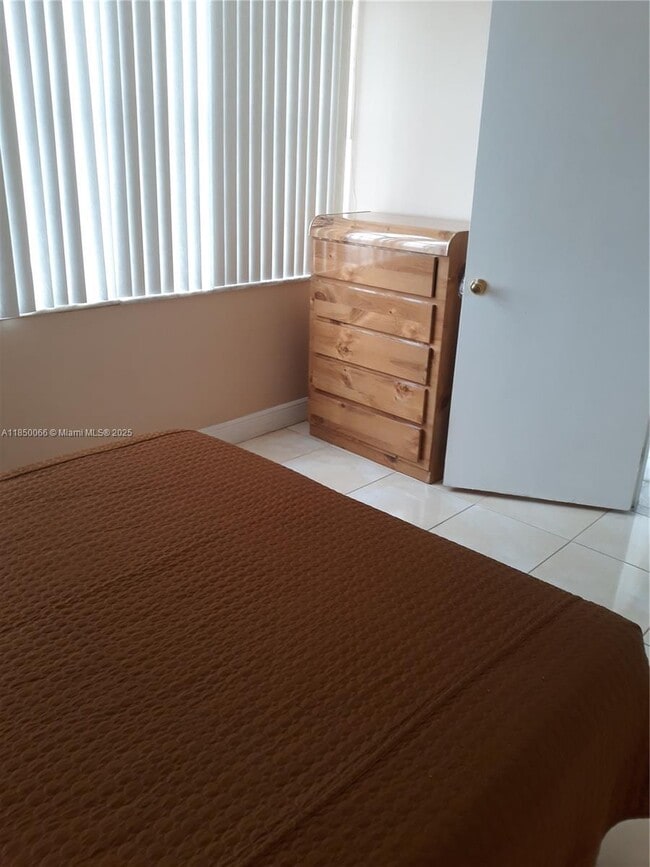 Building Photo - 18031 Biscayne Blvd