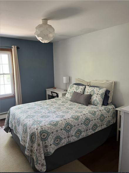 bedroom 3 (queen) - 7 Evelyn Dr