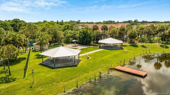 Building Photo - 373 SE Sea Hunt Way