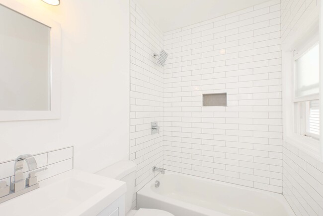 Renovated bathroom (2019) - 324 Monroe Ave