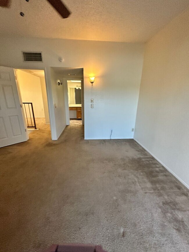 Building Photo - 1200 E River Rd