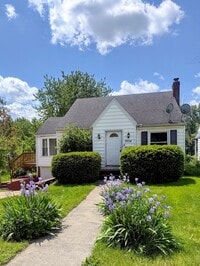 Building Photo - Spacious 2 bedroom with bonus room for rent - Canton NW