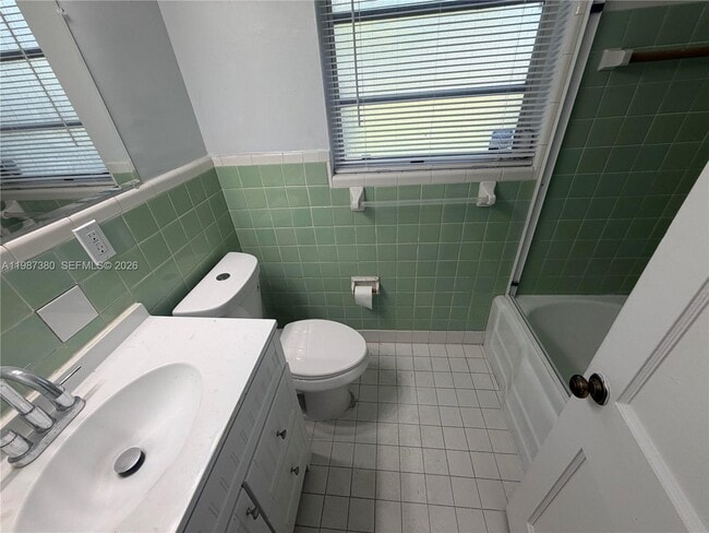 Building Photo - 311 SW 11th Ct