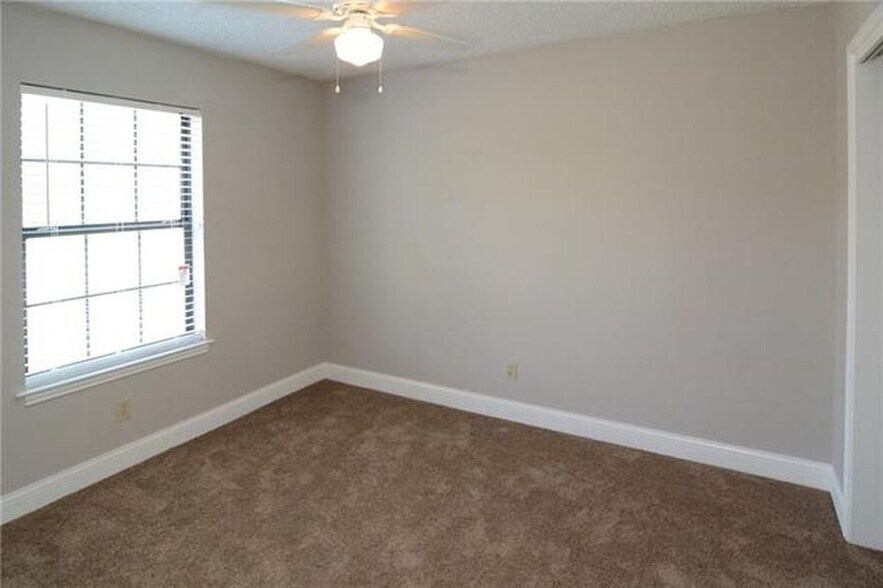 Building Photo - 925 Baldwin St