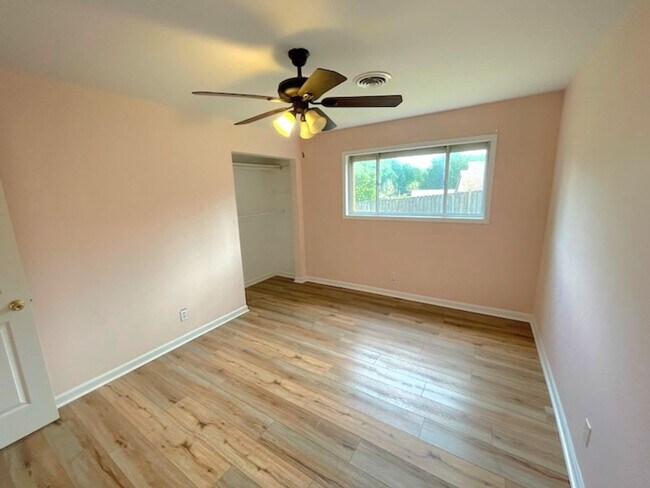 Building Photo - Beautiful home with lots of exterior space!