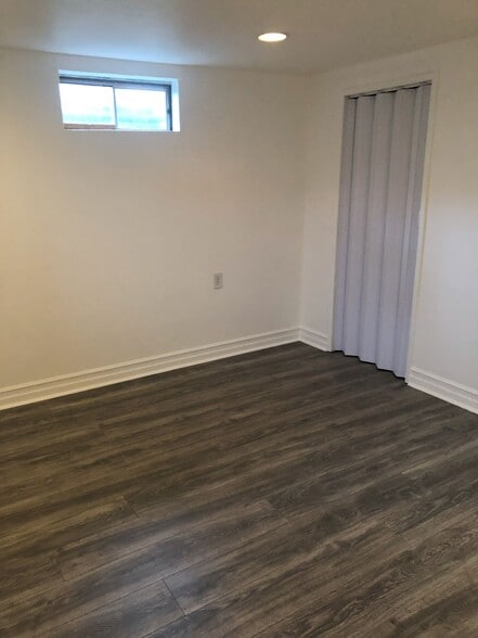 Building Photo - 516 E Wedgewood Ave