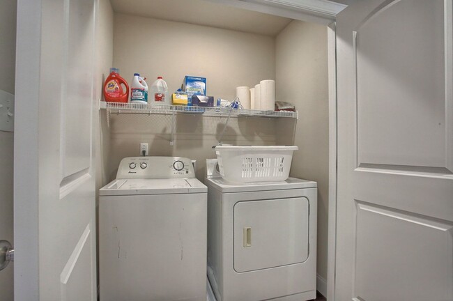 Building Photo - 3/BR luxury carriage home for rent FULLY FURNISHED