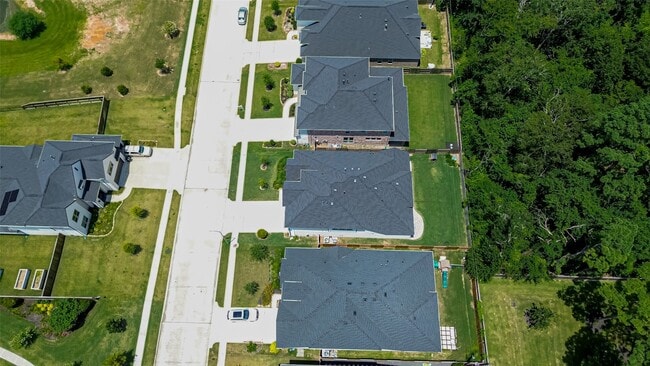 Building Photo - 9722 Dani Lake Dr