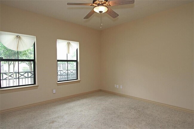 Building Photo - 622 Bomar St