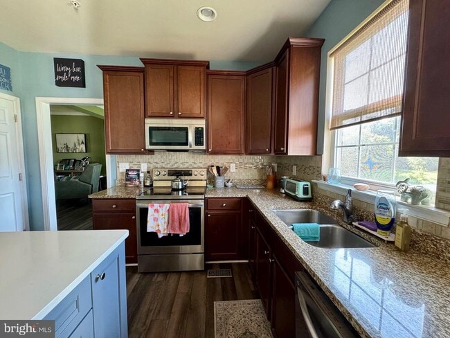 Building Photo - 220 Fountain Ln