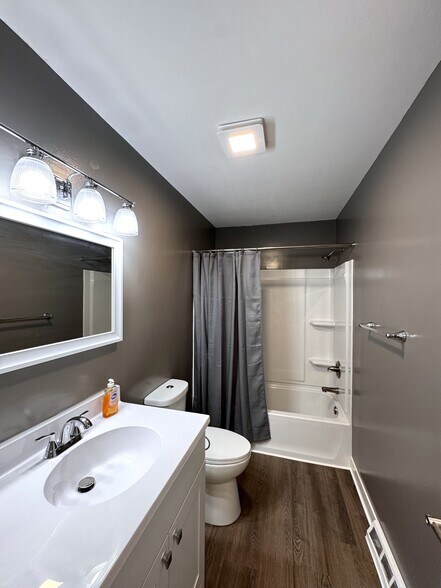 Building Photo - 2023 Burton Ave