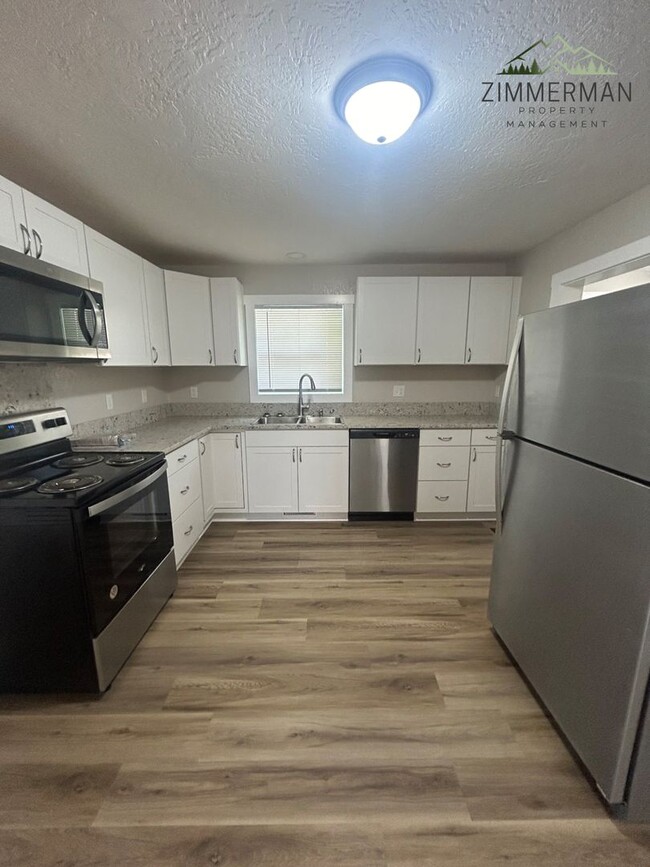 Building Photo - 3-Bedroom, 2-Bath for Rent- Ideal Campus H...