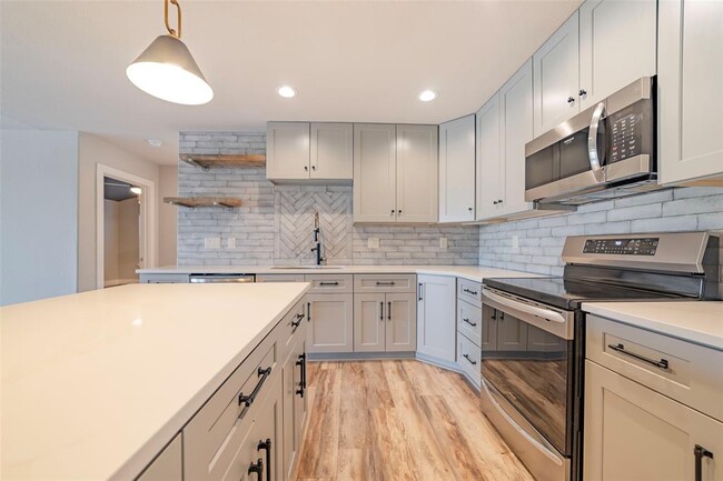Building Photo - 620 Galston