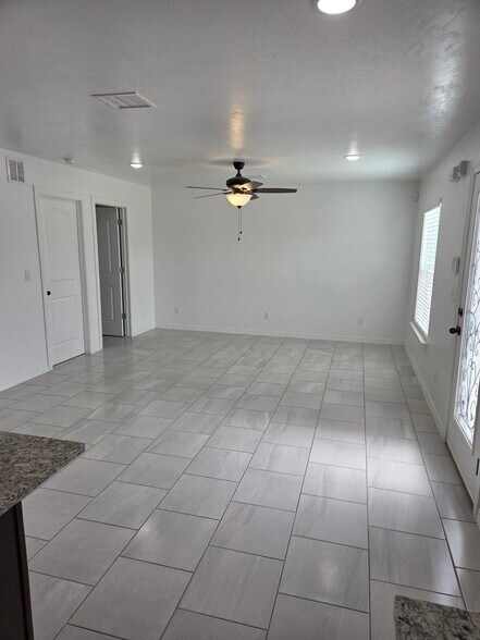 Livingroom - 13101 Lopez Rd