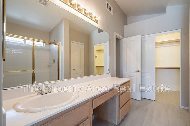 Building Photo - 1070 W Chilton Dr