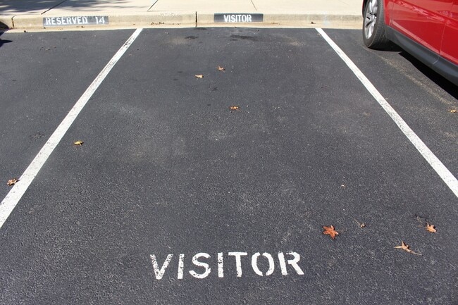 Building Photo - 3 Level  3 + 3.5 Ba w/2 BRAND NEW BATHROOMS & UPDATED KITCHEN -