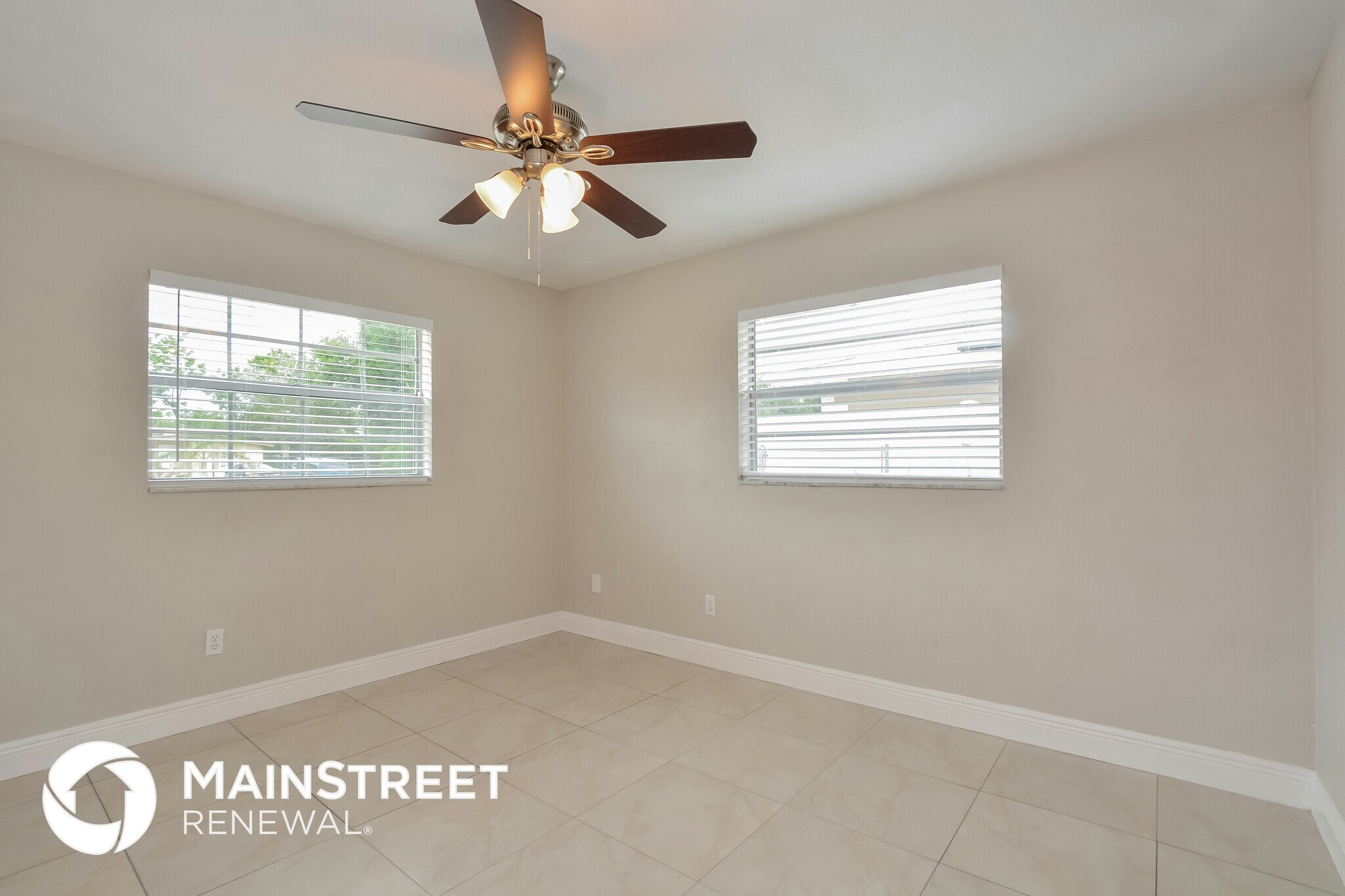 Building Photo - 1089 E Hancock Dr