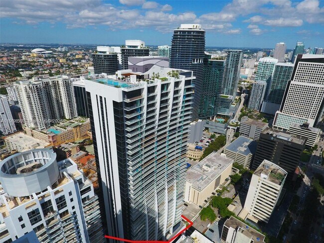 Building Photo - 1010 Brickell Ave