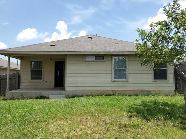 Building Photo - 315 Feathergrass Dr