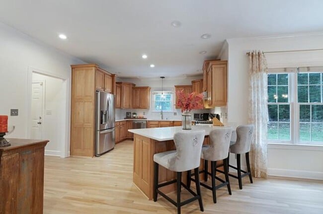 Building Photo - Stunning 5BR Executive Style Home in Brentwood