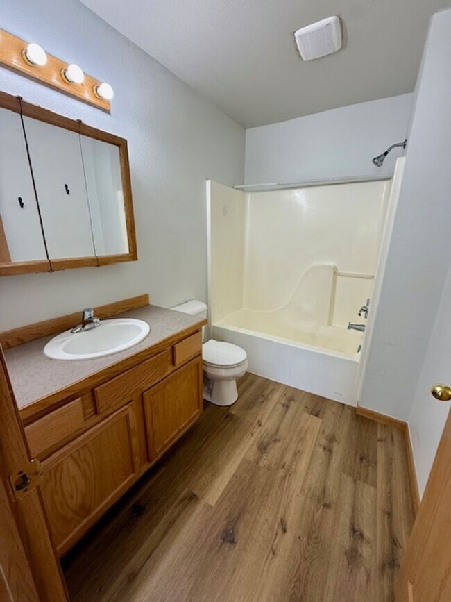 Building Photo - 726 Meagher Ave