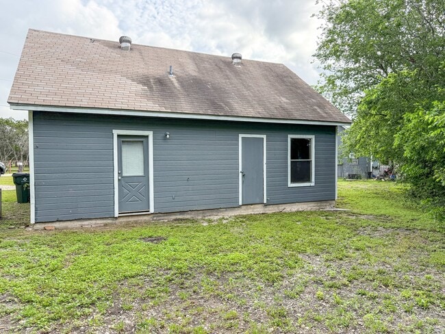 Building Photo - 272 Schmucks Rd