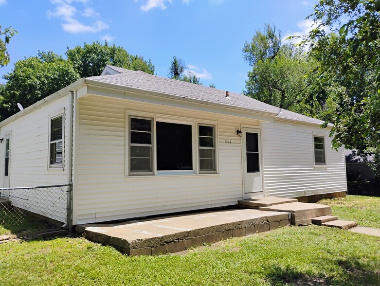Building Photo - 1312 SW Glendale Dr