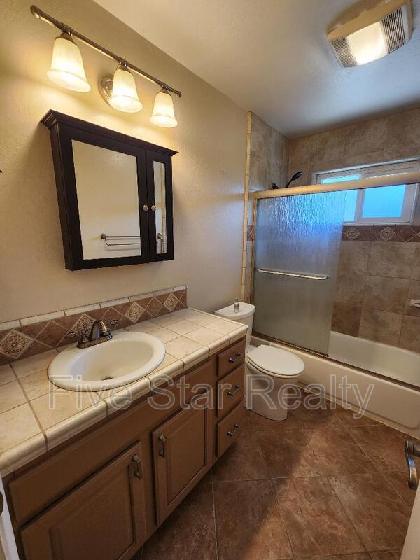 Building Photo - 544 Laurel Dr