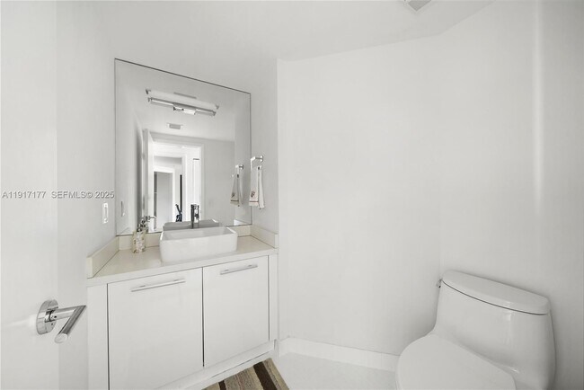 Building Photo - 1000 W Island Blvd