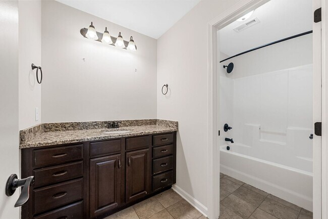 Building Photo - 4 Bedroom Pet Friendly Home For Rent!