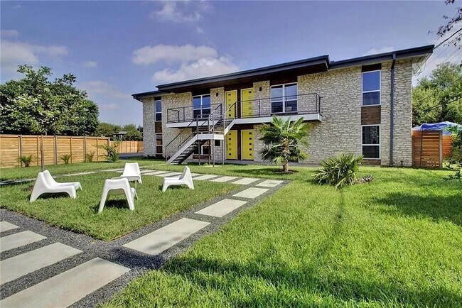 Building Photo - 8603 Putnam Dr