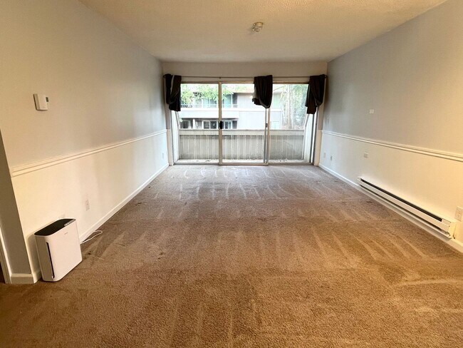 Building Photo - 1 bed//1bath Secluded Corner-Unit Condo with Private Deck in Lynnwood