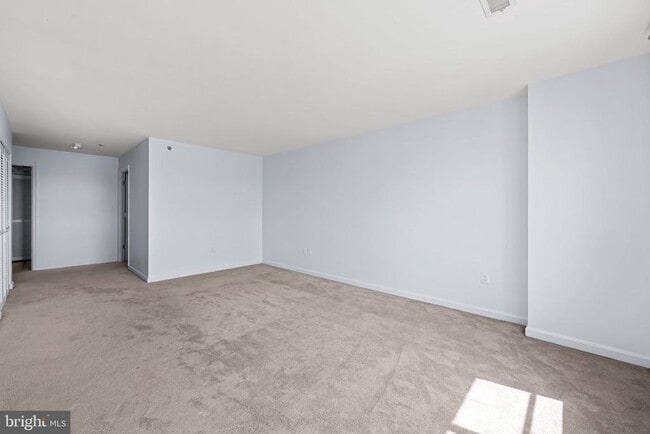 Building Photo - 2702 Lighthouse Point E