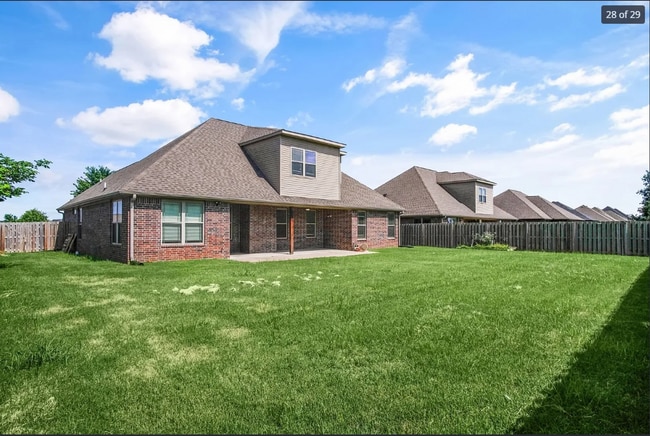 Building Photo - 2300 SW Chaddington Rd