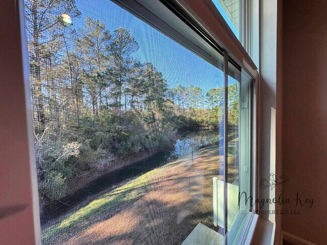 Building Photo - New 3 bed 2.5 bath Townhouse in Forestbrook