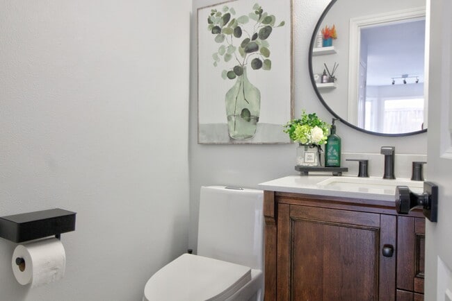 Building Photo - 940 223rd Pl NE