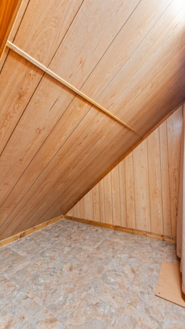 Building Photo - "Charming 2-Bed Home with Scenic Views and...