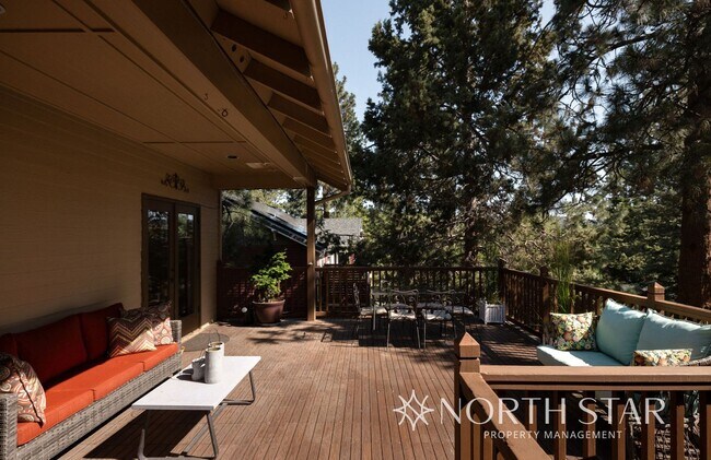 Building Photo - Spacious Bend 3 bed/2 bath Residence w/ Of...