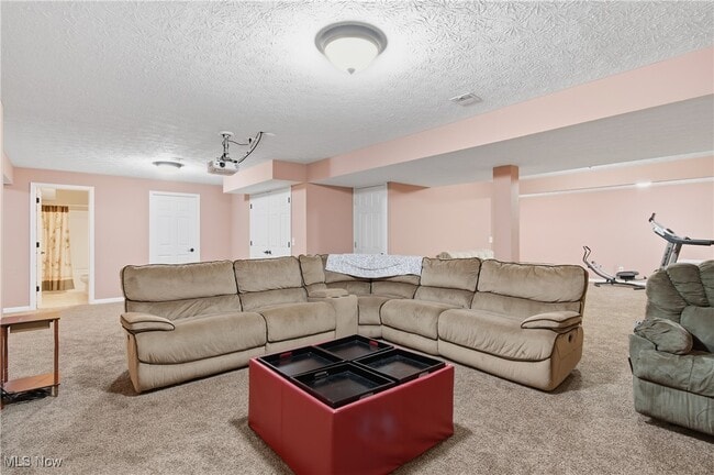 Building Photo - 12120 Edgehill Oval