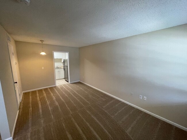 Building Photo - Great Location! 1BR/1BA Carrington Park Co...
