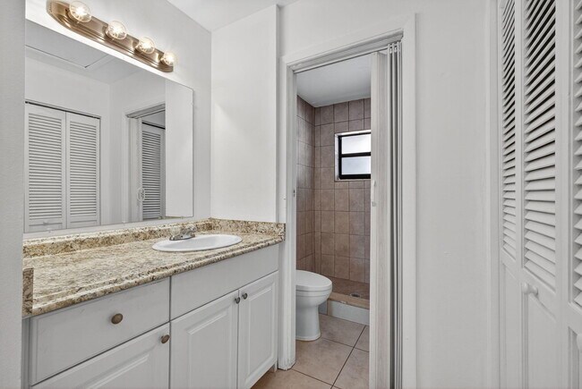 Building Photo - 1580 Montauk Dr